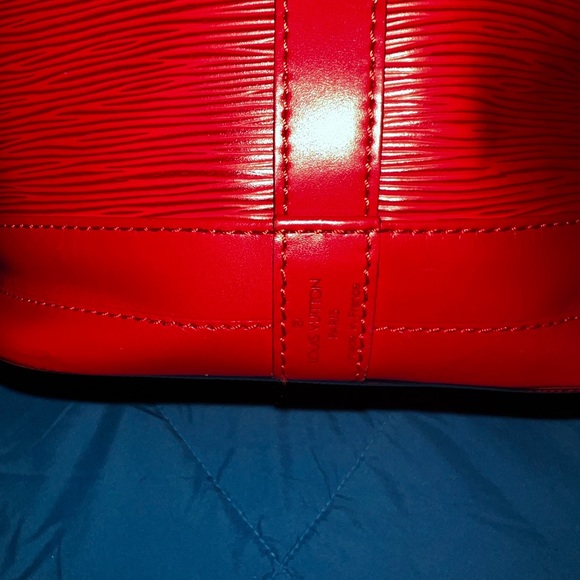 Beautiful Vibrant Red ❤️‍🔥Louis Vuitton Epi Noé customized with rhinestone’s ✨ - Picture 7 of 11